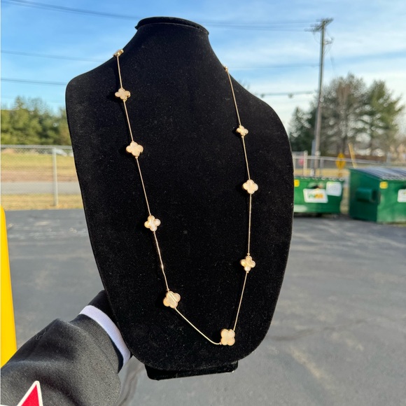 TAMIKA ROUND CUT WHITEGOLD BRIDAL WEDDING RING - Picture 7 of 14